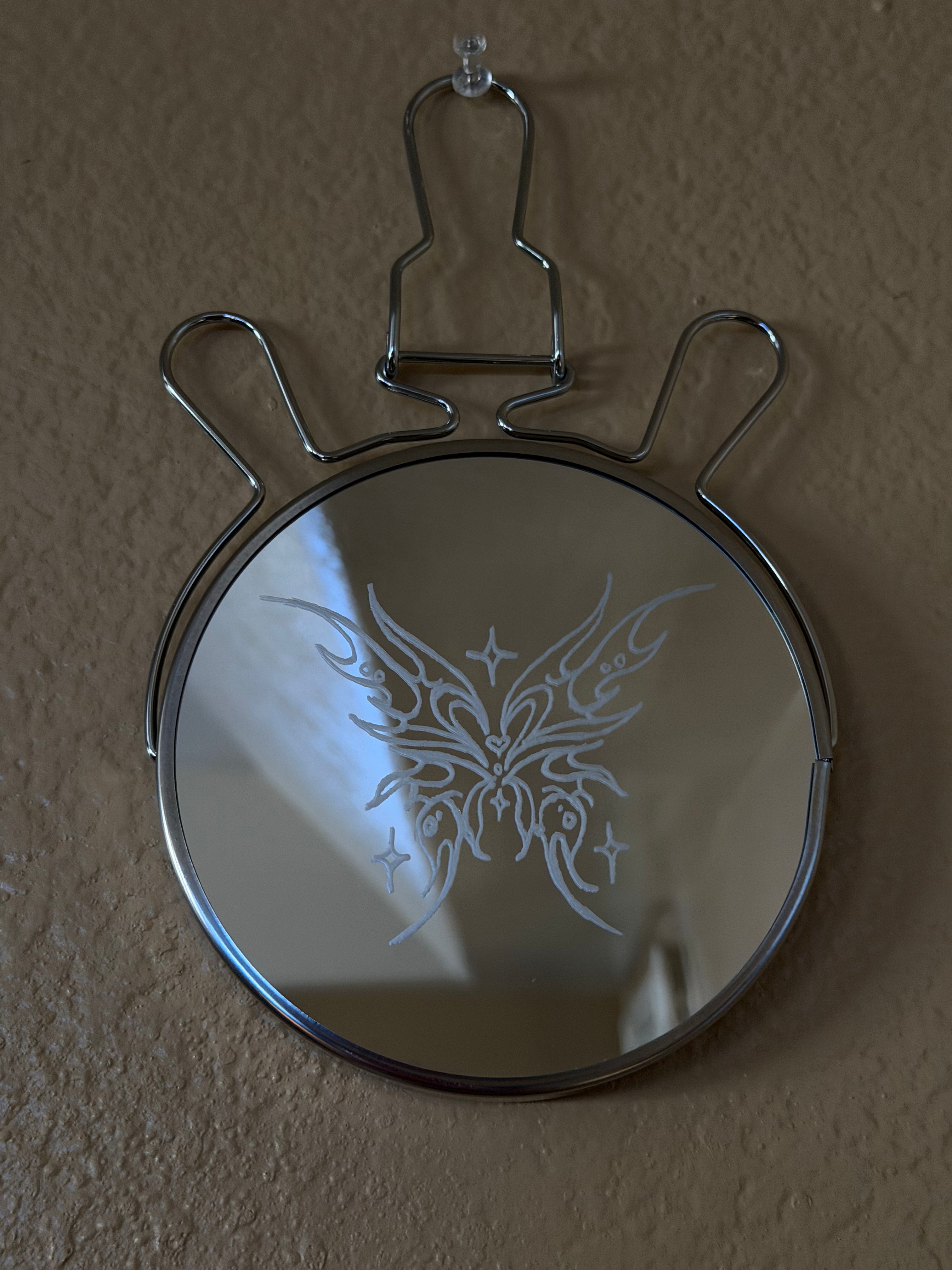 Butterfly mirror